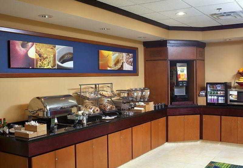 Fairfield Inn & Suites By Marriott Педука Ресторан фото