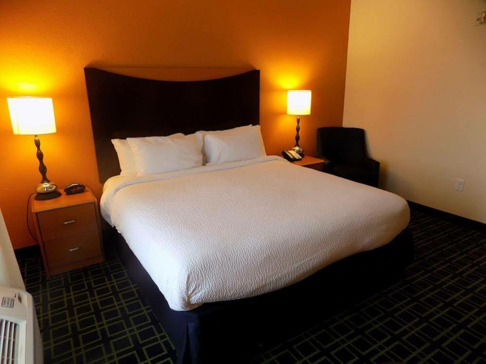 Fairfield Inn & Suites By Marriott Педука Екстер'єр фото